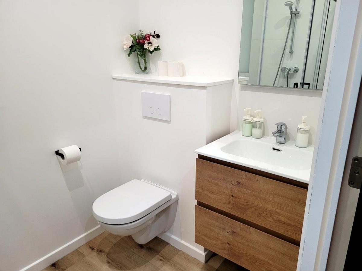 בריסל Brand New Camelia Room With Private Bathroom מראה חיצוני תמונה